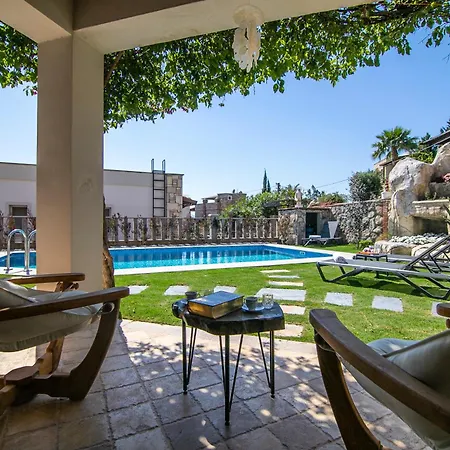 Stone - Private Pool & Garden Βίλα *